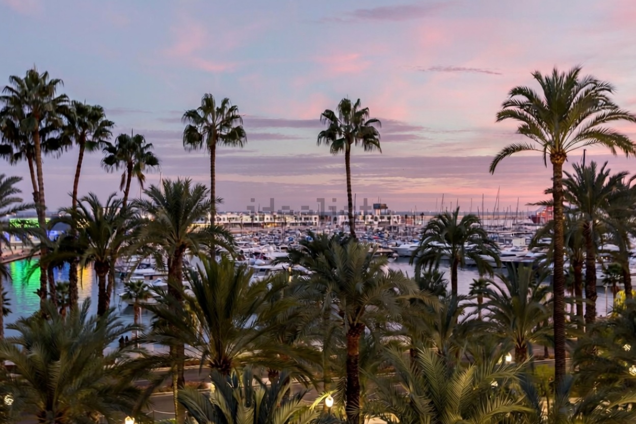 Wohnung in erste Strandlinie in Alicante — Meerblick