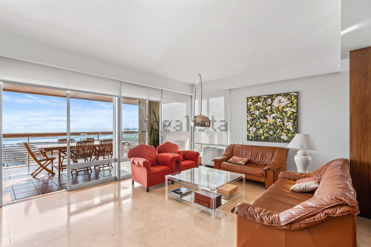 Duplex em primeira linha de praia em Alicante — Sala