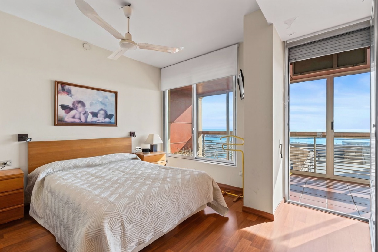 Duplex em primeira linha de praia em Alicante — Quarto