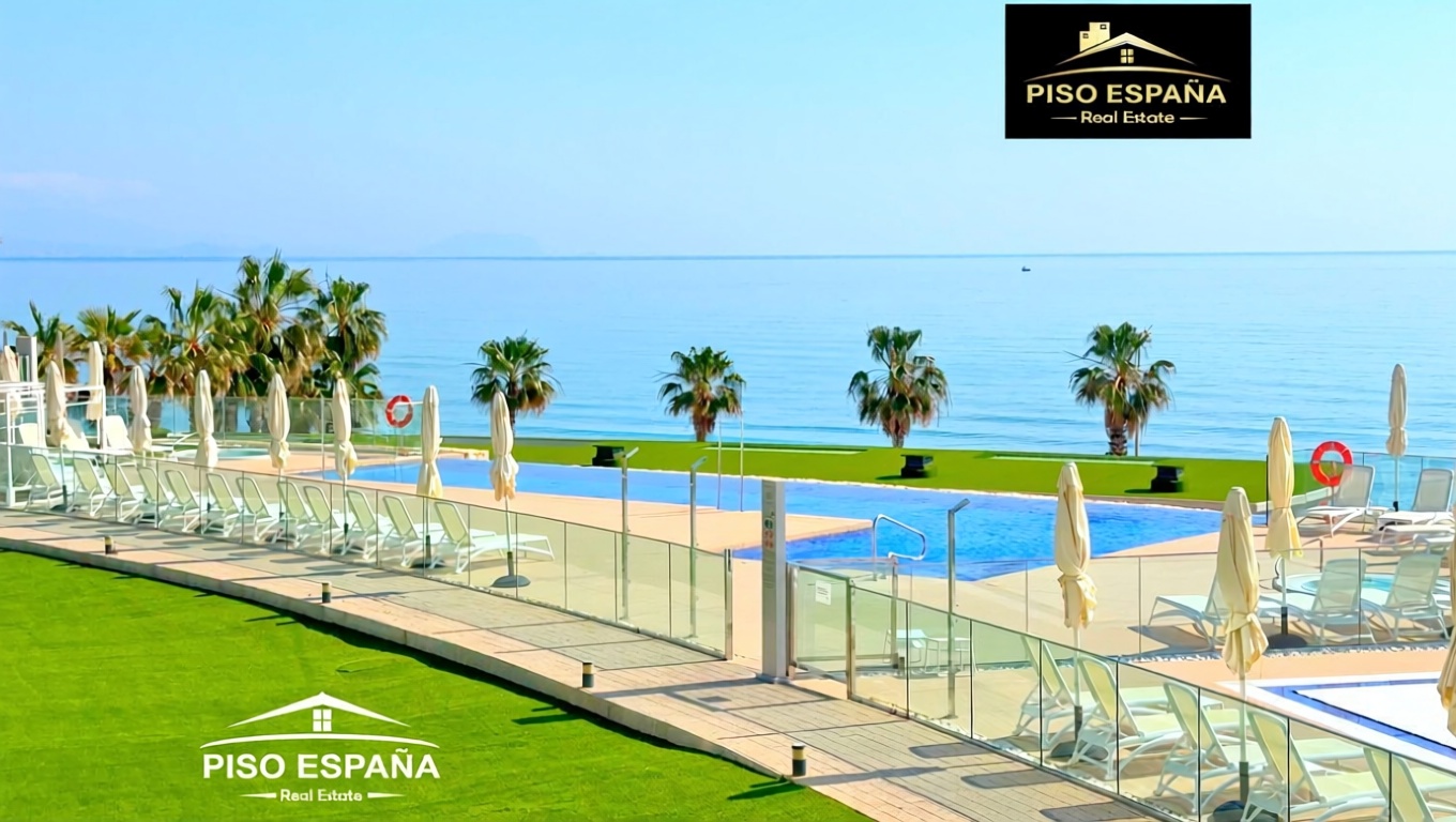 Ático en primera línea de mar en Cabo de Gata — Piscina
