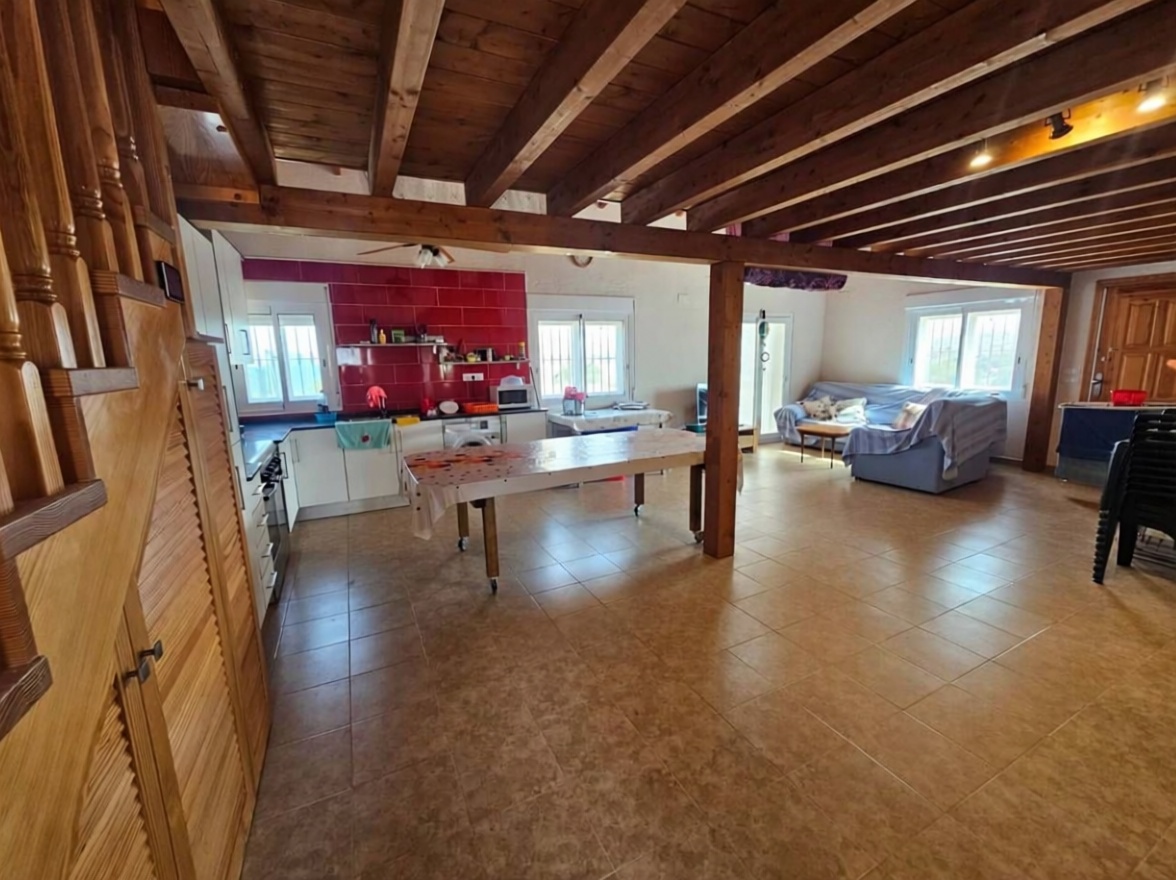Chalet avec accès direct à la plage à Alicante — Séjour