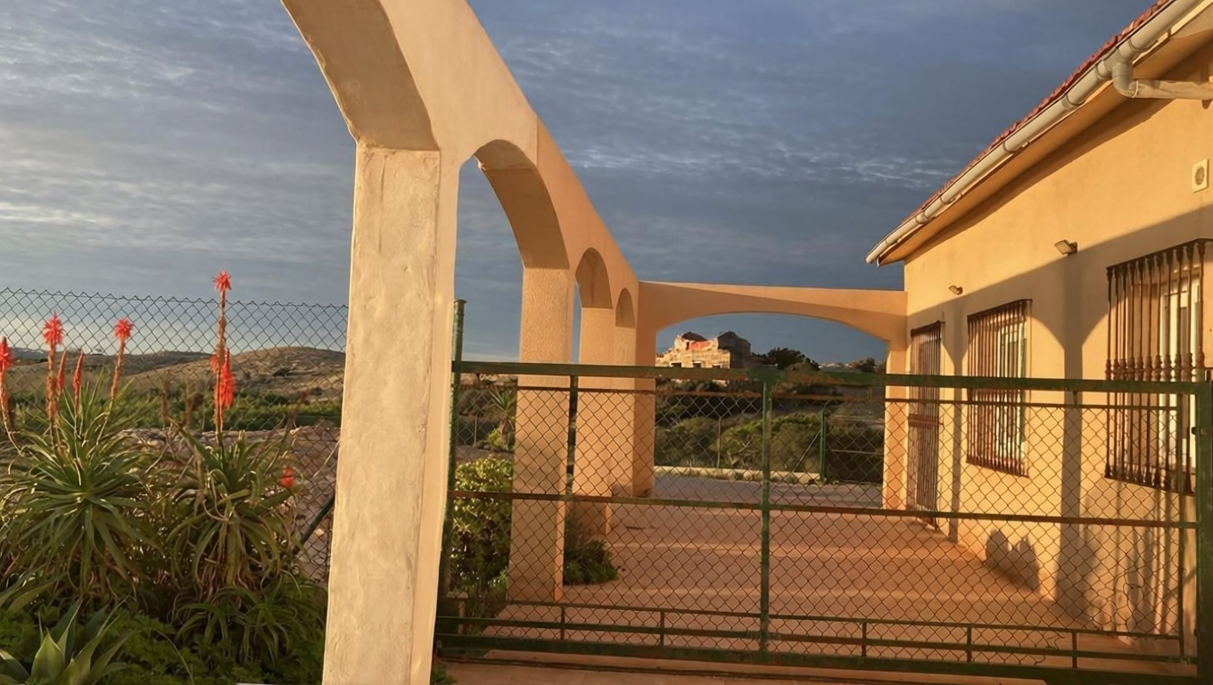 Chalet mit direkter Strandzugang in Alicante — Terrasse