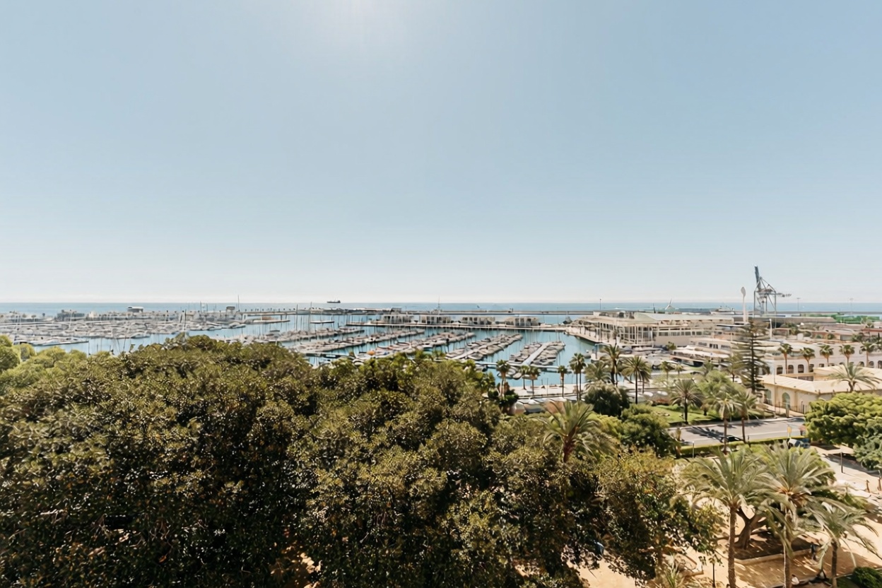 Appartement en première ligne de plage à Alicante — Vue mer