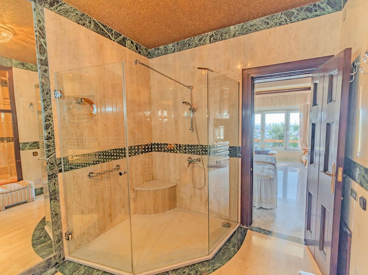 Appartement en première ligne de plage à Alicante — Sanitaires