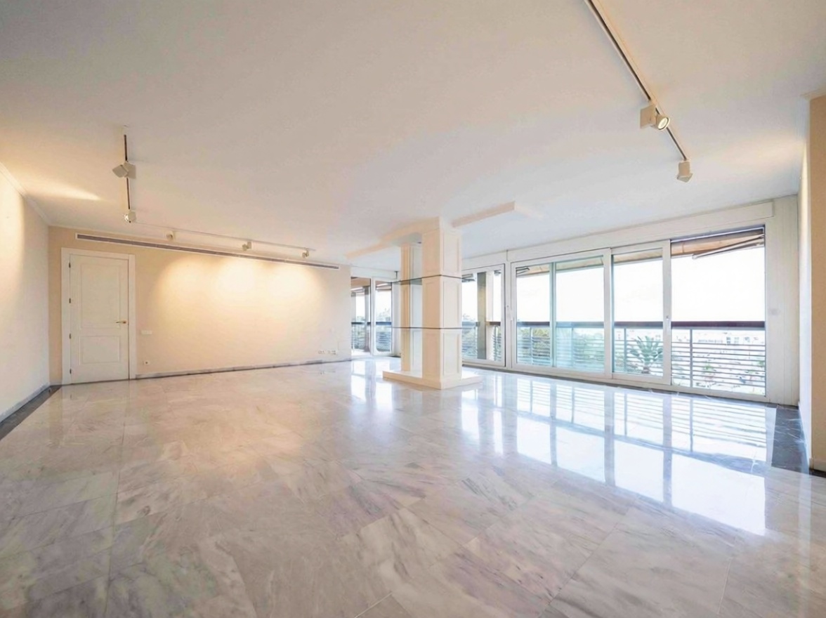 Beachfront flat in Alicante — Living room
