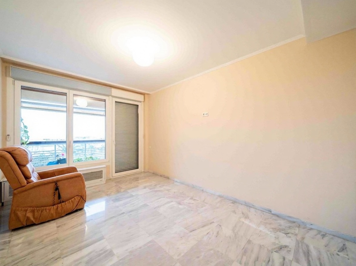 Beachfront flat in Alicante — Bedroom