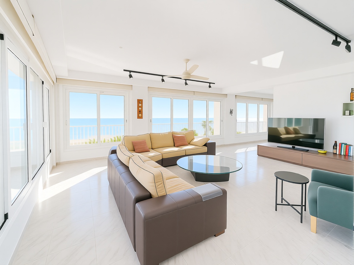 Apartamento em primeira linha de praia em Alicante — Sala