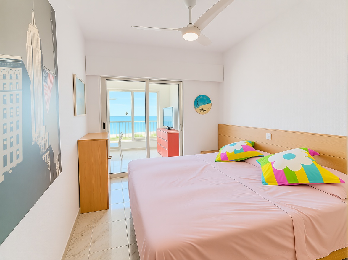 Apartamento em primeira linha de praia em Alicante — Quarto