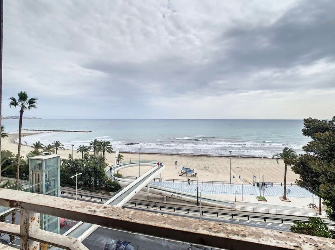 Wohnung in erste Strandlinie in Alicante