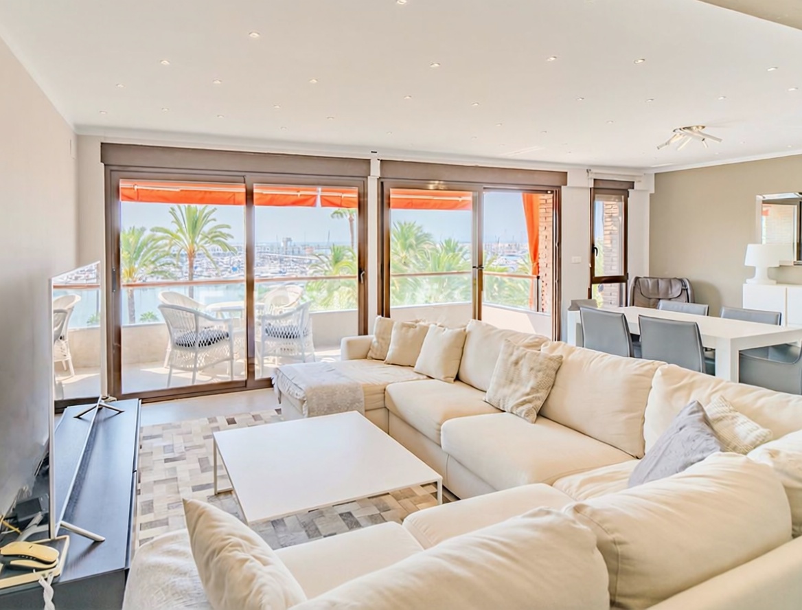 Wohnung in erste Strandlinie in Alicante — Wohnzimmer