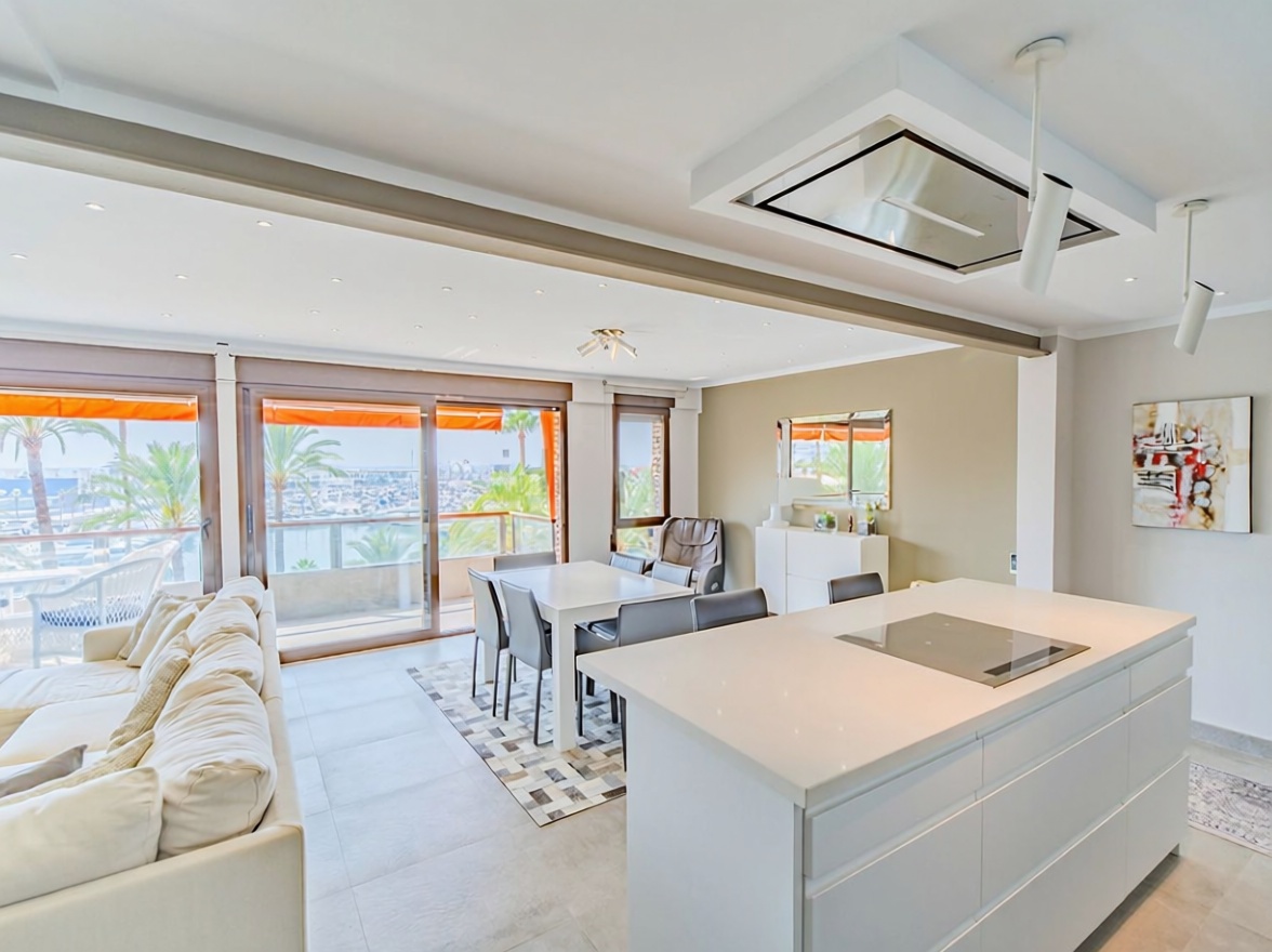 Wohnung in erste Strandlinie in Alicante — Küche