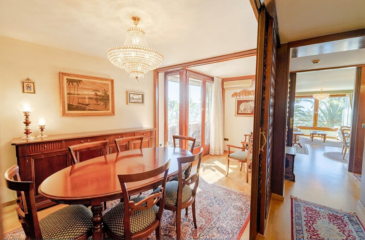 Beachfront flat in Alicante — Sea view