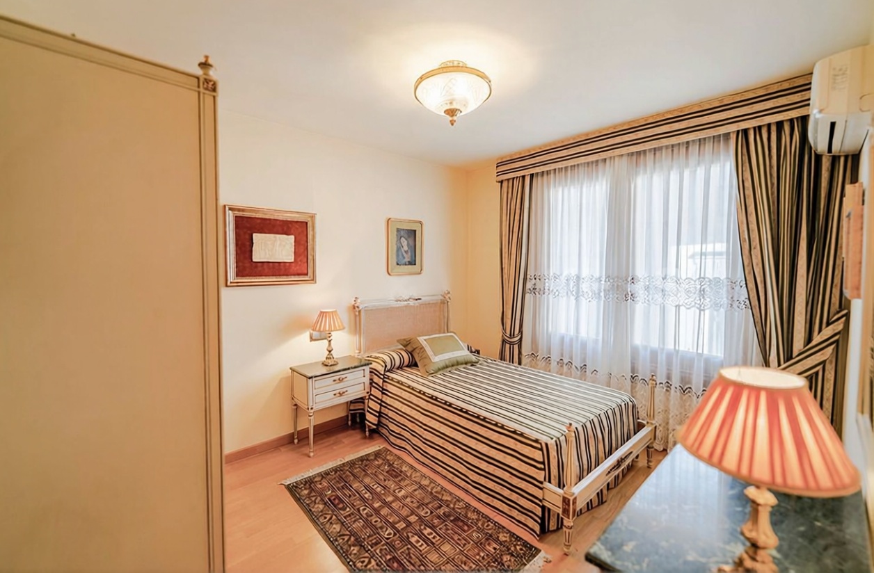 Beachfront flat in Alicante — Bedroom