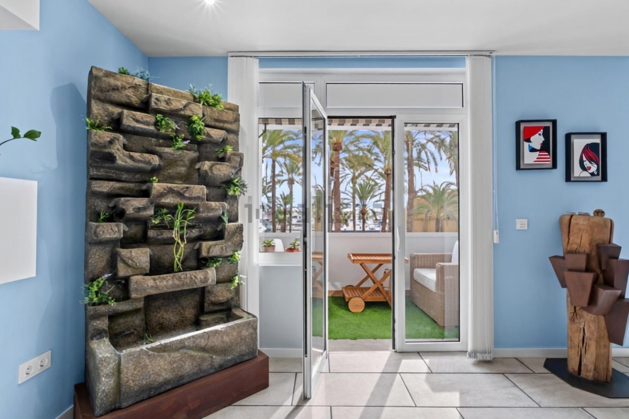 Appartement en première ligne de plage à Alicante — Séjour