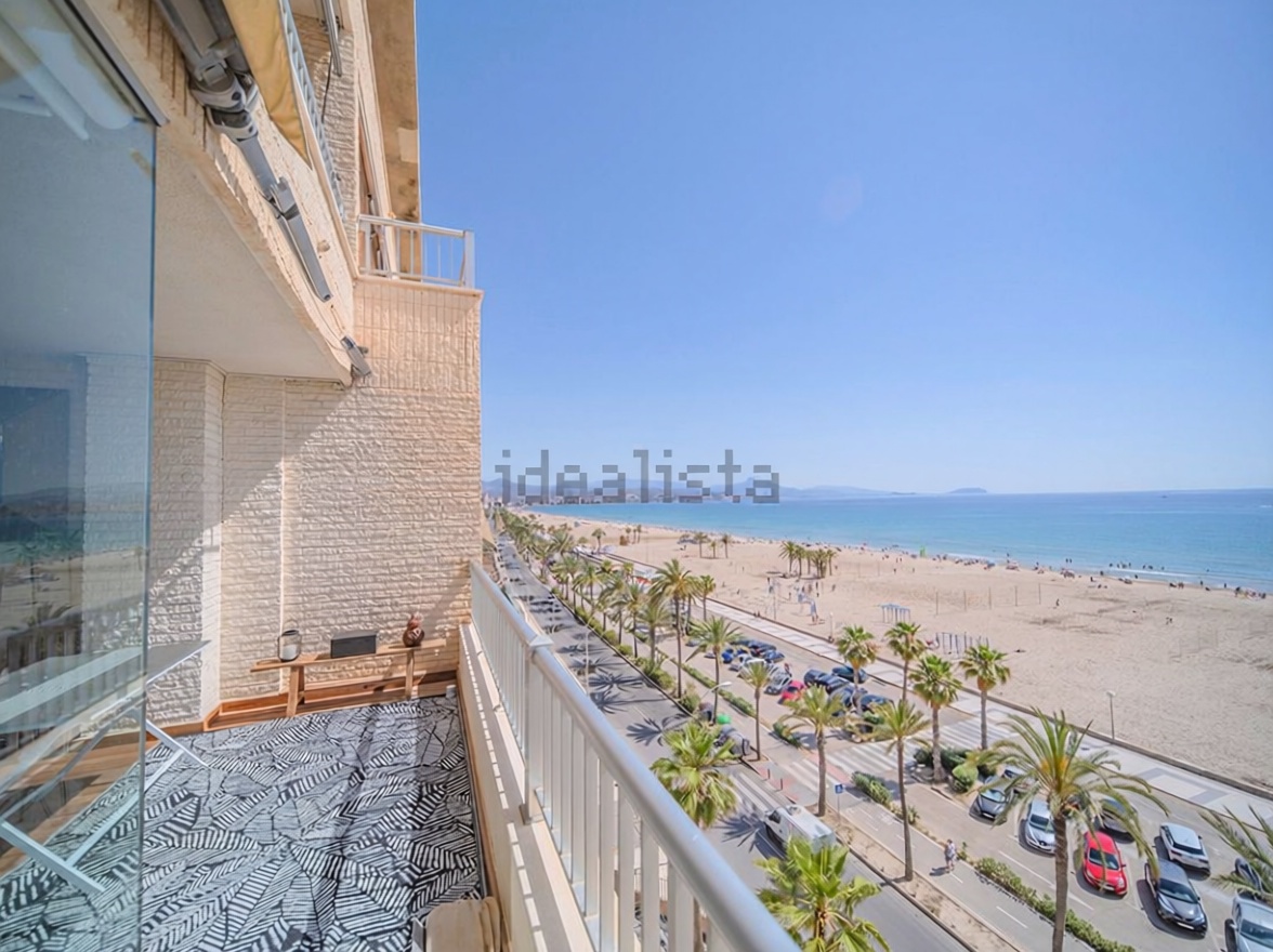 Apartamento em primeira linha de praia em Alicante — Vista mar
