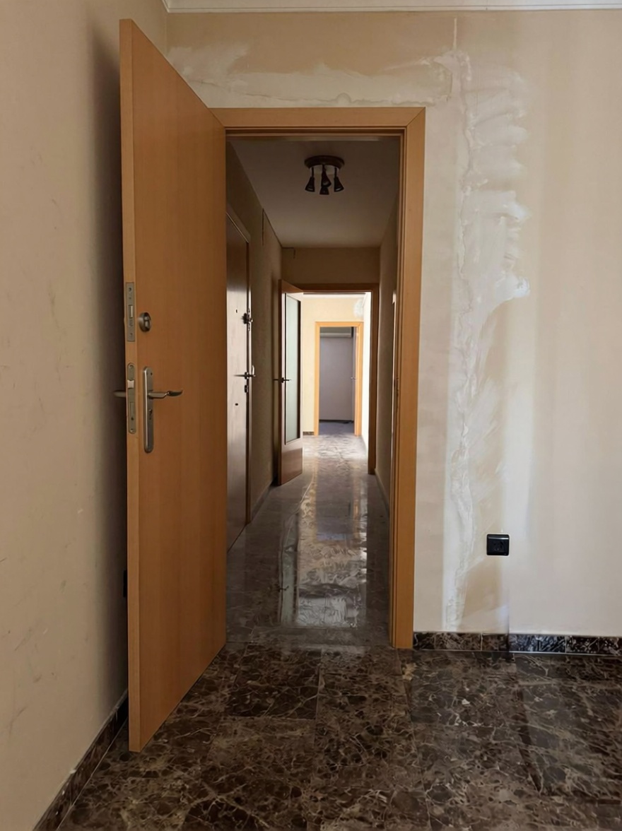 Piso en primera línea de playa en Alicante — Salón