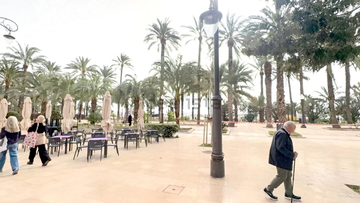 Appartement en première ligne de plage à Alicante — Vue mer