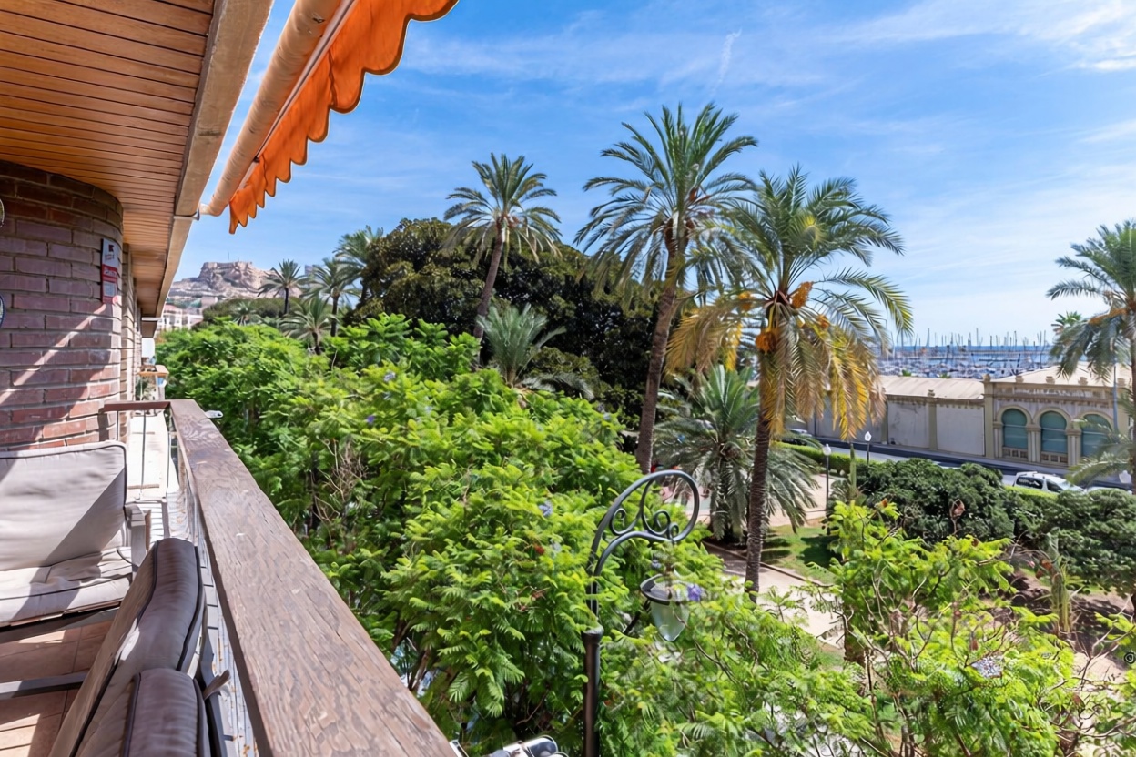 Wohnung in erste Strandlinie in Alicante — Meerblick