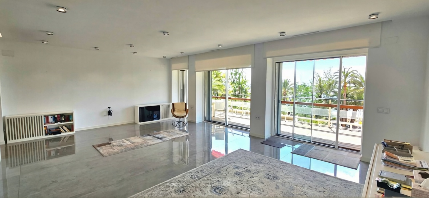 Beachfront flat in Alicante — Living room