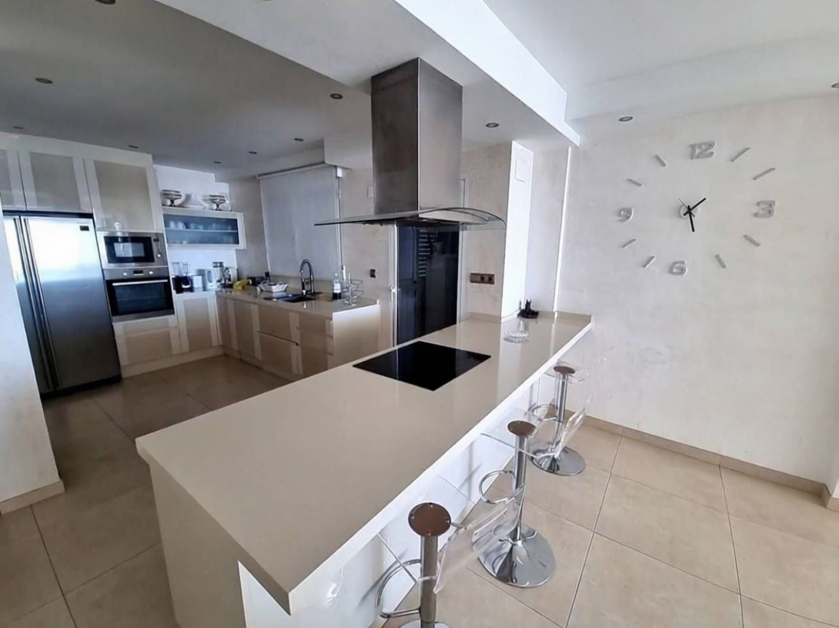 Wohnung in erste Strandlinie in Alicante — Küche