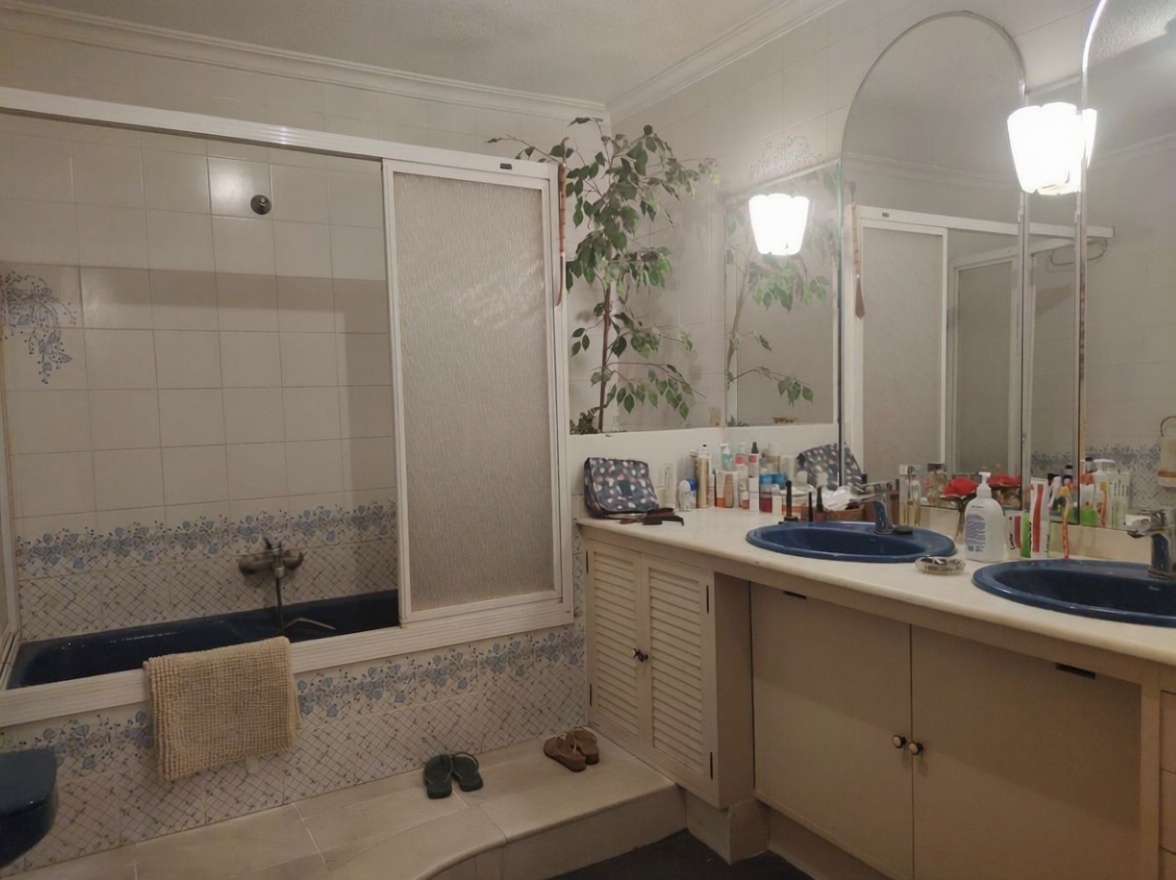 Piso en primera línea de playa en Alicante — Baño