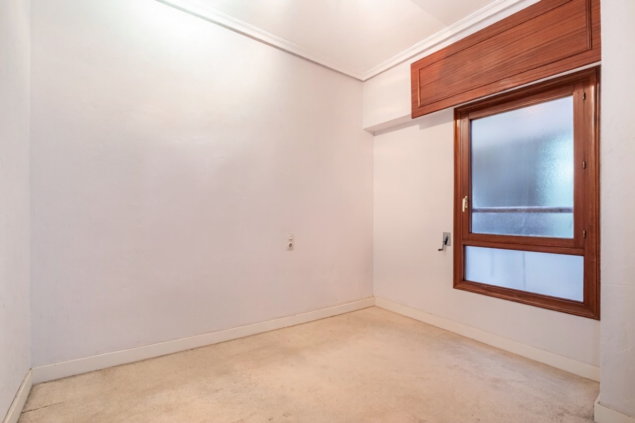 Beachfront flat in Alicante — Bedroom