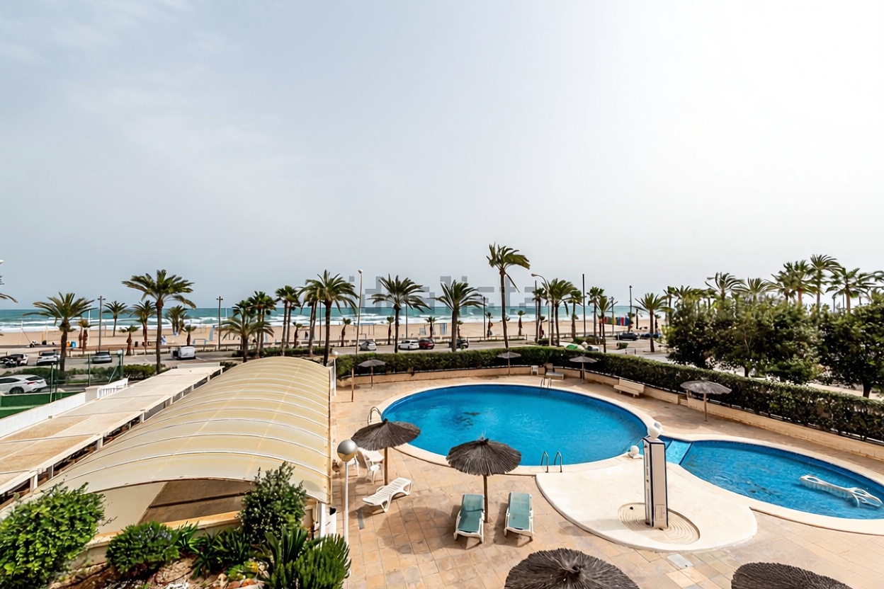 Appartement en première ligne de plage à Alicante — Vue mer
