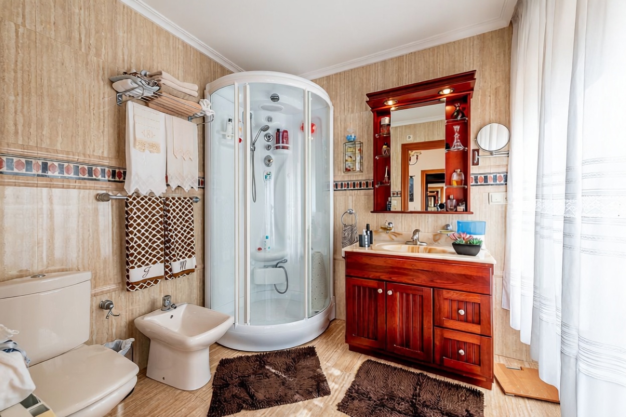 Appartement en première ligne de plage à Alicante — Sanitaires