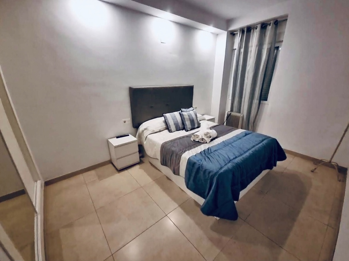 Beachfront flat in Alicante — Bedroom