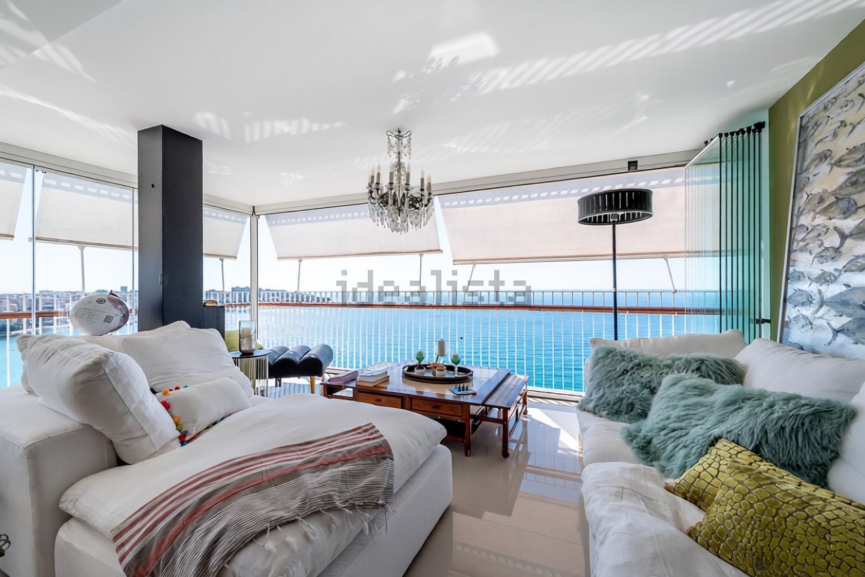 Appartement en première ligne de plage à Alicante — Séjour