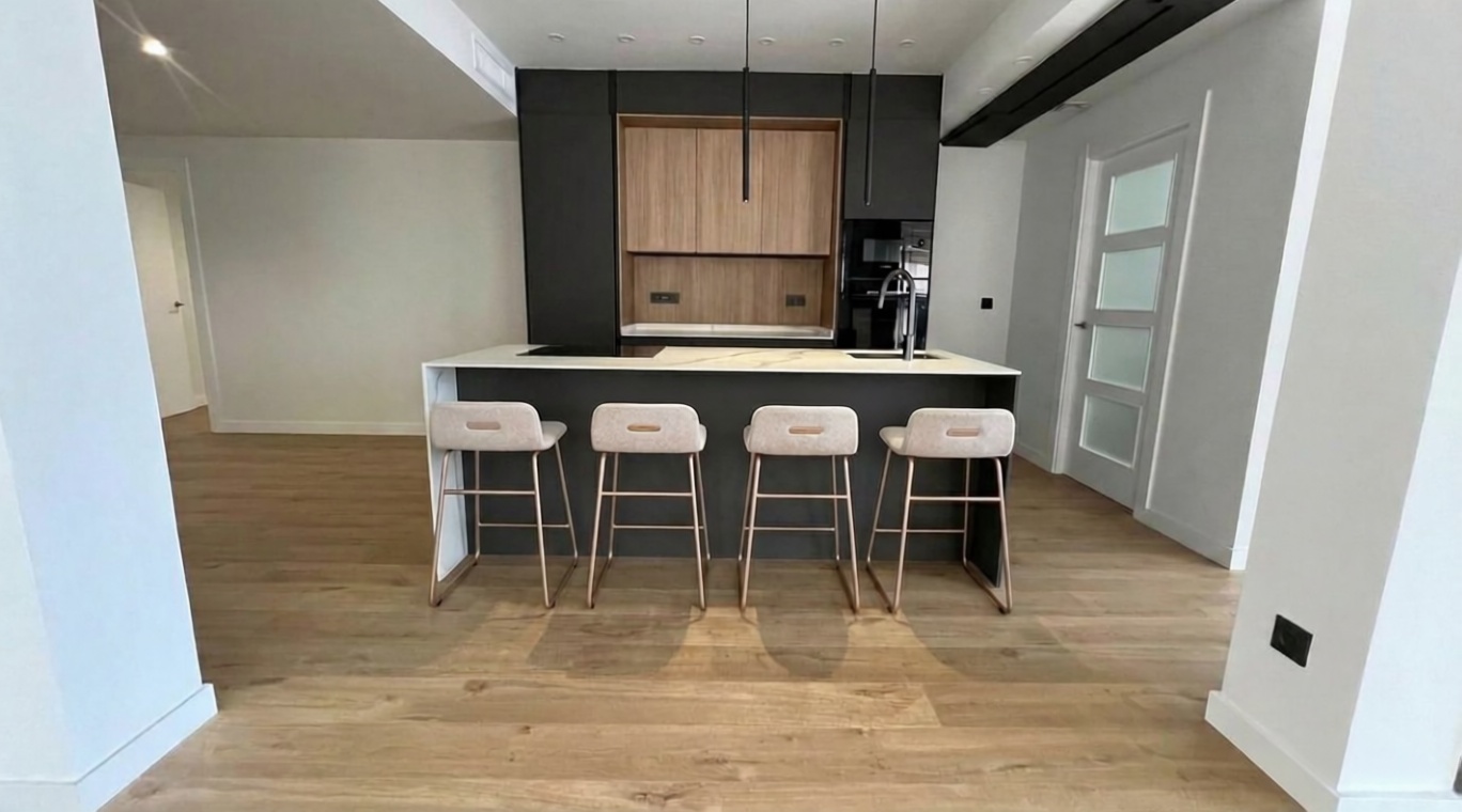 Beachfront flat in Alicante — Kitchen