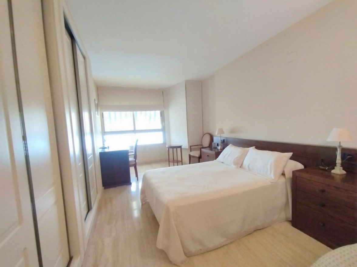 Piso en primera línea de playa en El Campello — Dormitorio