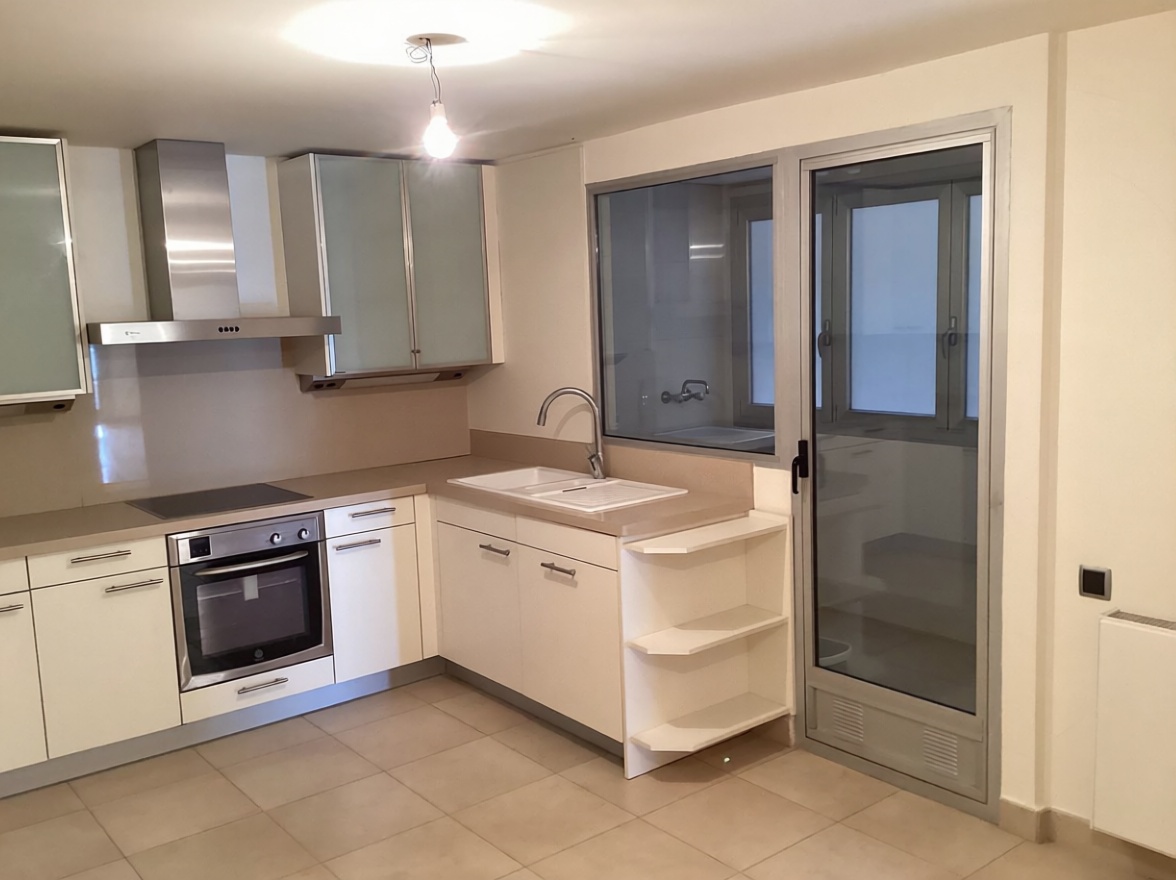 Beachfront flat in Alicante — Kitchen