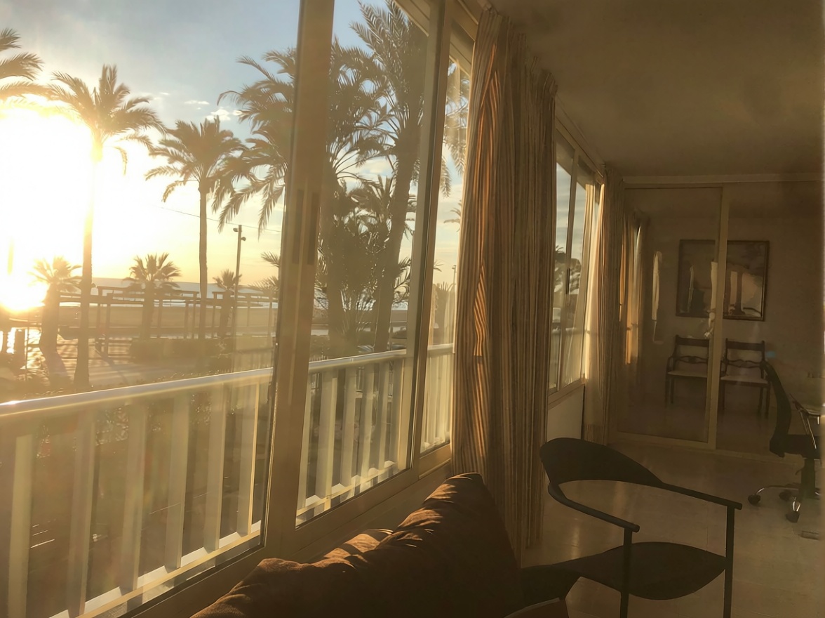Wohnung in erste Strandlinie in Alicante — Meerblick