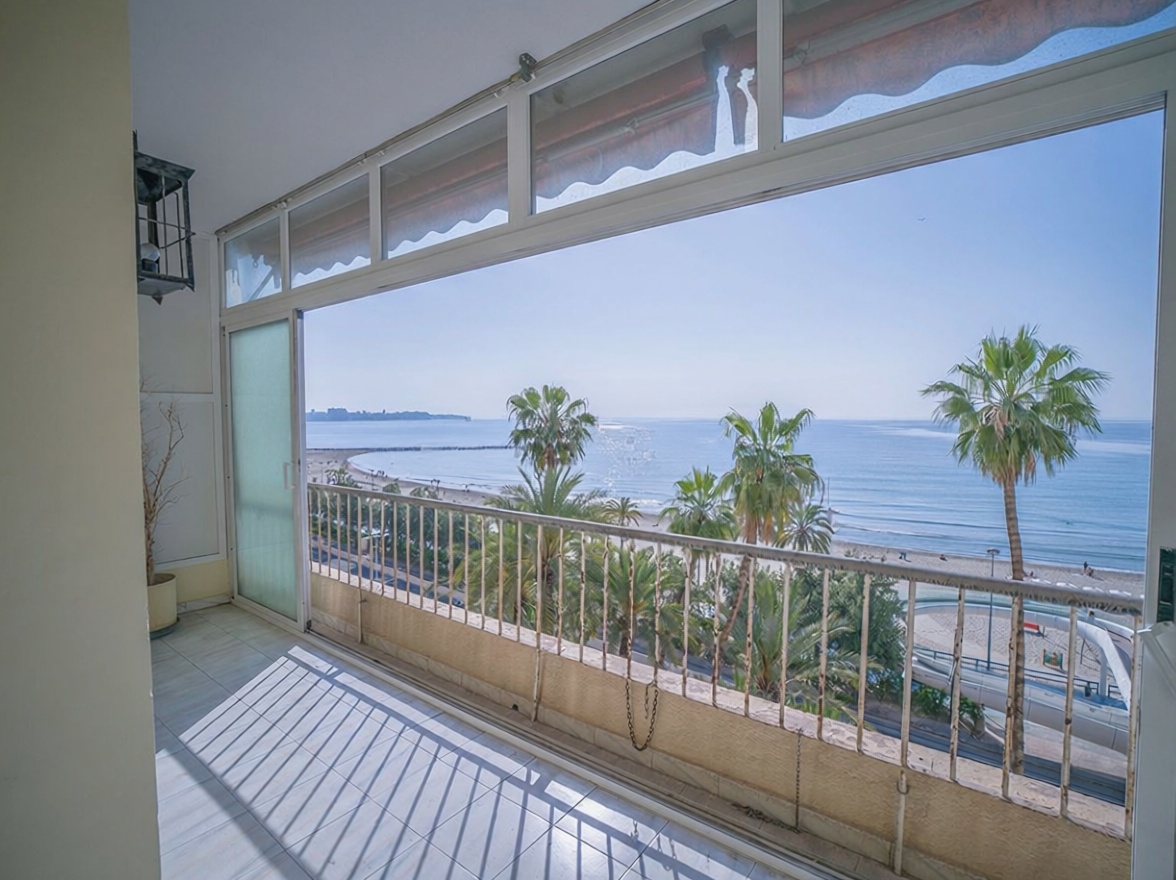 Beachfront flat in Alicante