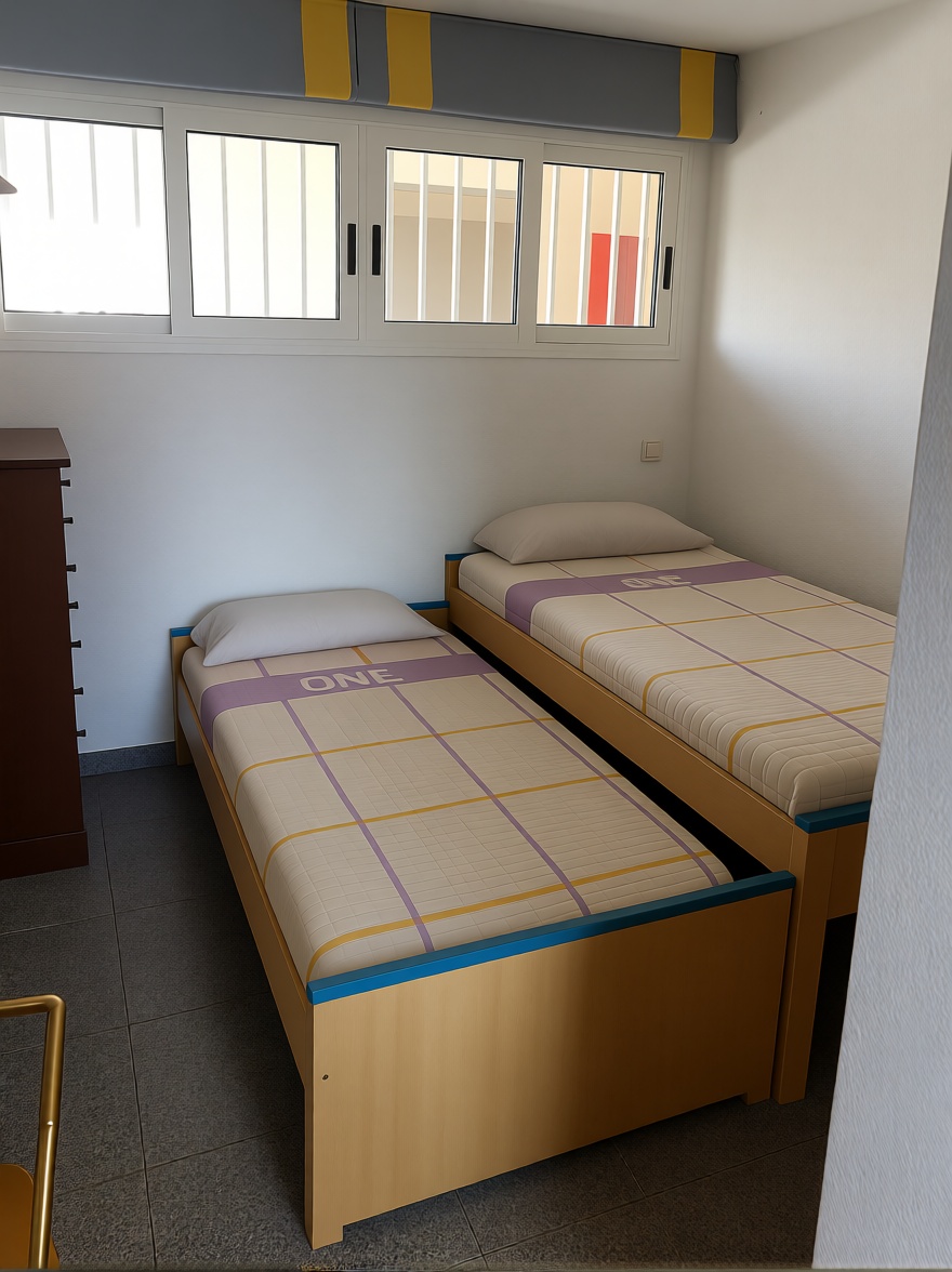 Appartement en première ligne de plage à Alicante — Chambre