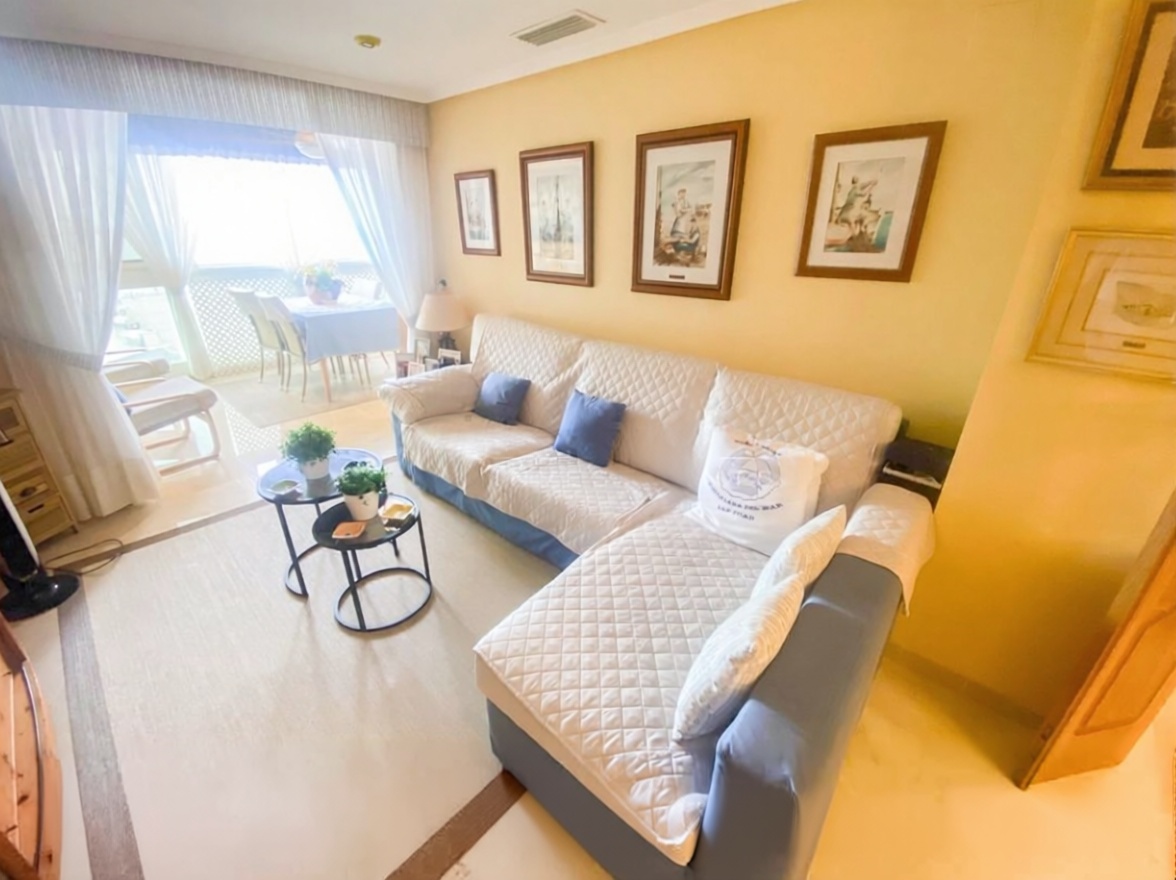 Wohnung in erste Strandlinie in Alicante — Wohnzimmer