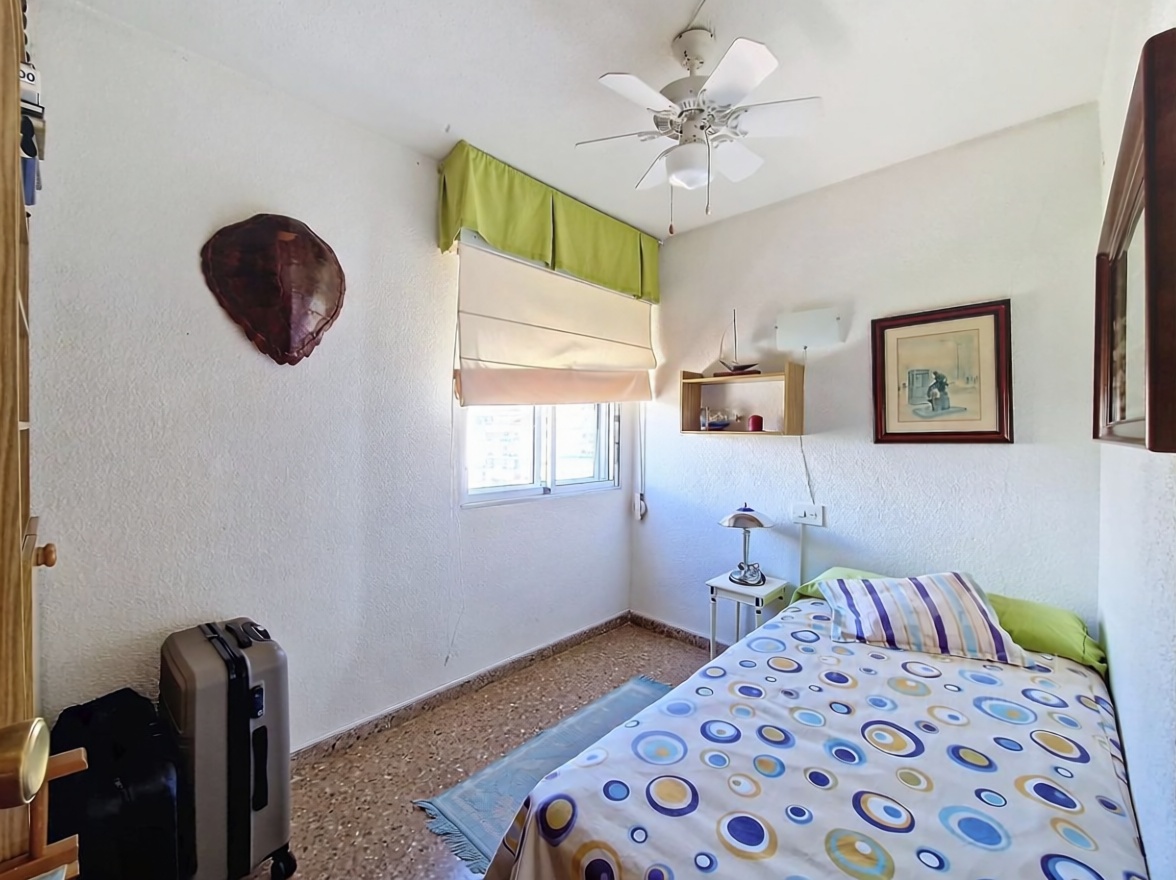 Appartement en première ligne de plage à Alicante — Chambre