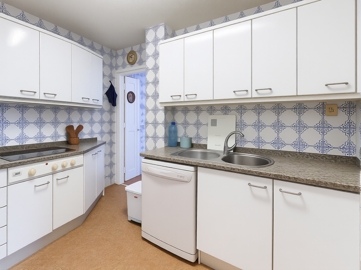 Appartement en première ligne de plage à Alicante — Cuisine