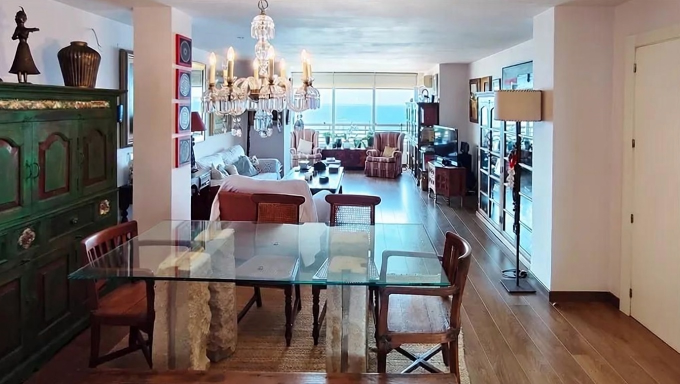 Beachfront flat in Alicante — Living room