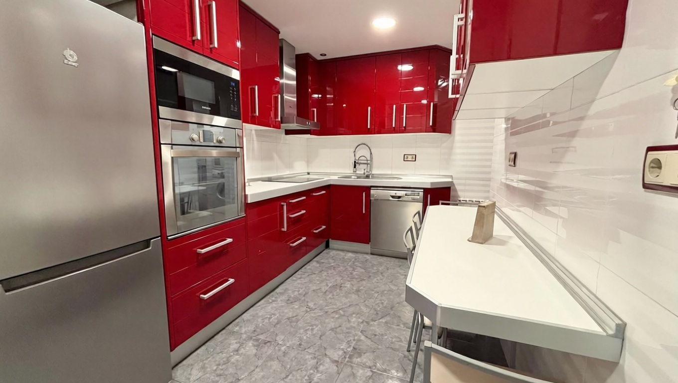 Beachfront flat in Alicante — Kitchen
