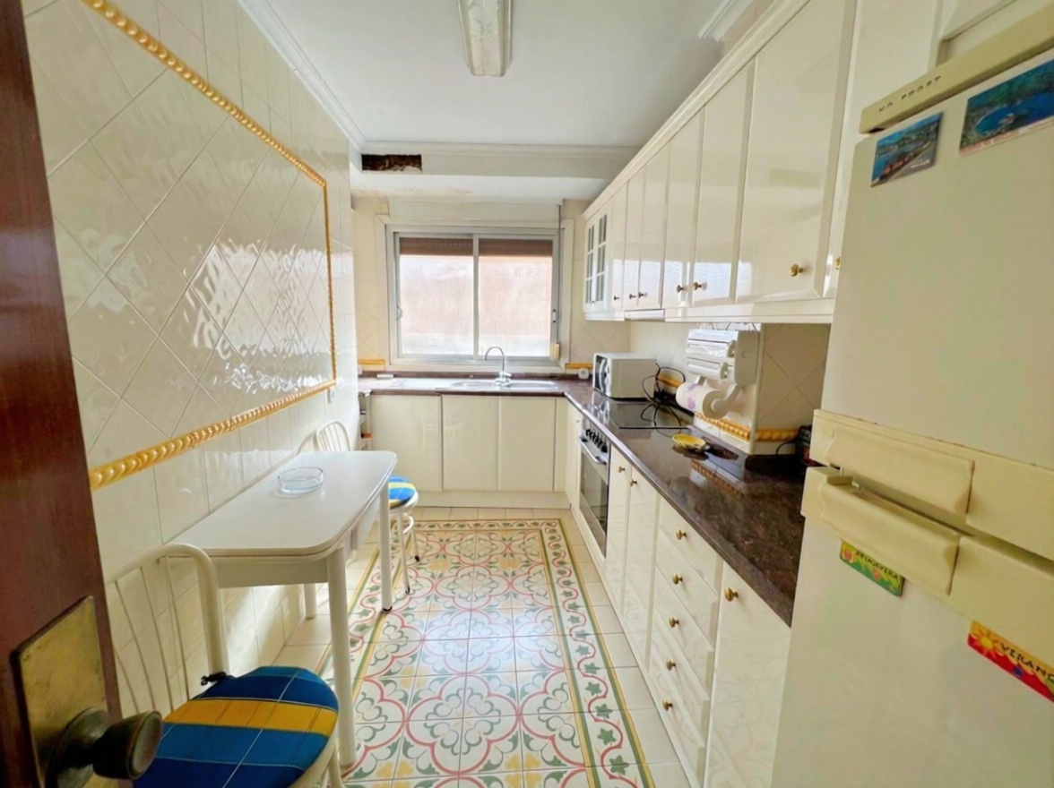 Wohnung in erste Strandlinie in Alicante — Küche