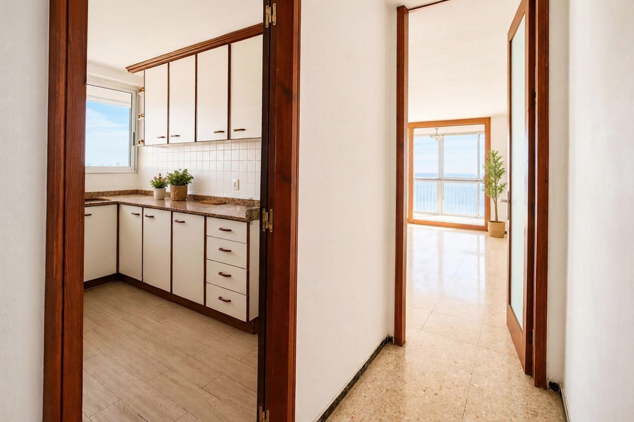 Beachfront flat in Alicante — Kitchen