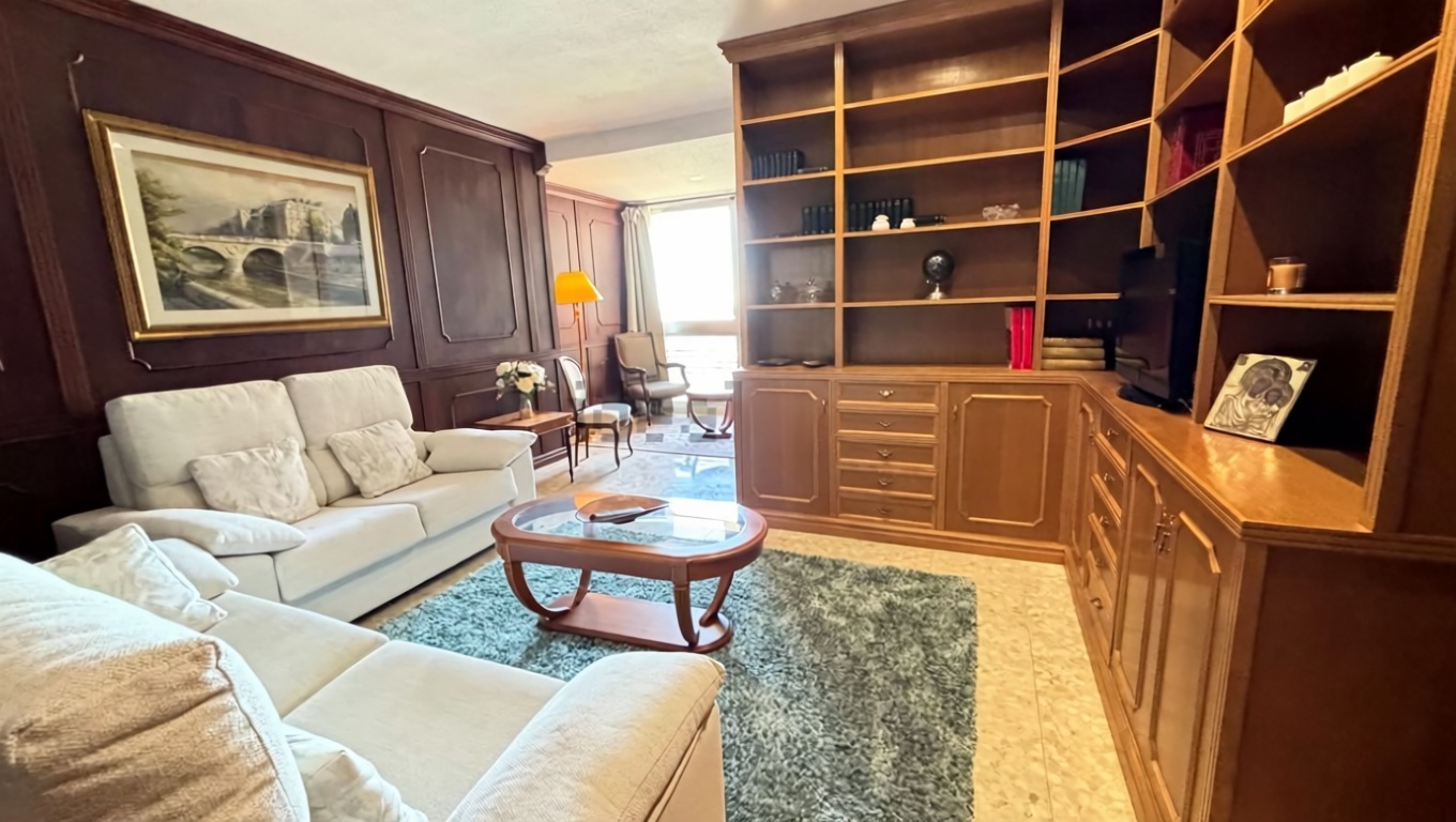 Beachfront flat in Alicante — Living room