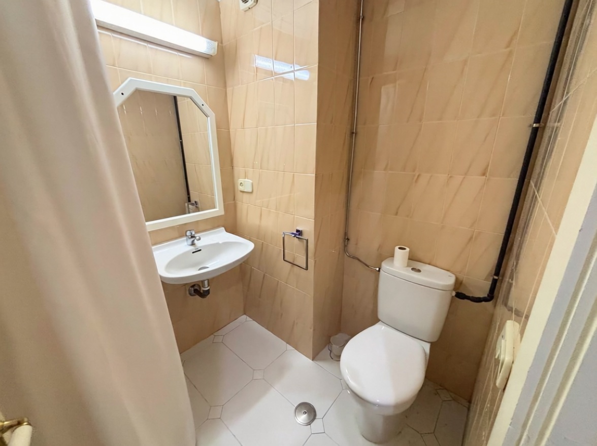 Beachfront flat in Alicante — Bathroom
