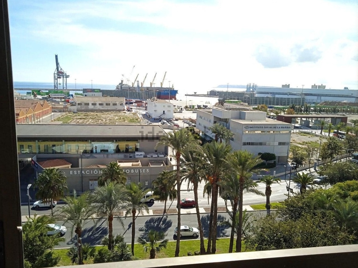 Piso en primera línea de playa en Alicante — Vista mar