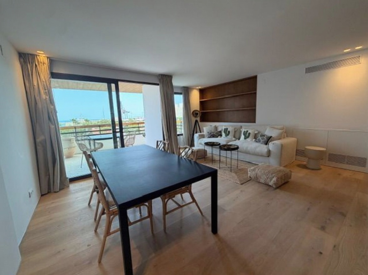 Apartamento em primeira linha de praia em Alicante — Sala