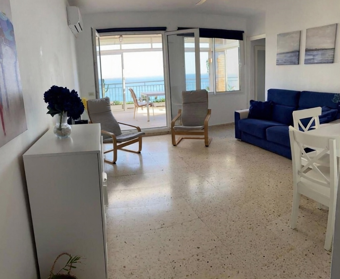 Ático em primeira linha de mar em Alicante — Sala