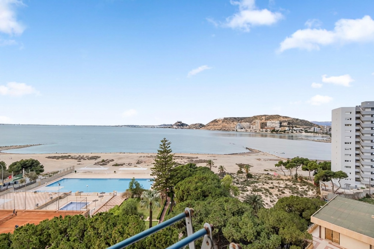 Apartamento em primeira linha de praia em Alicante — Vista mar