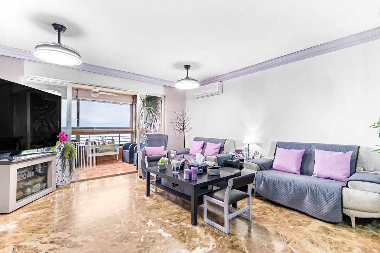 Apartamento em primeira linha de praia em Alicante — Sala